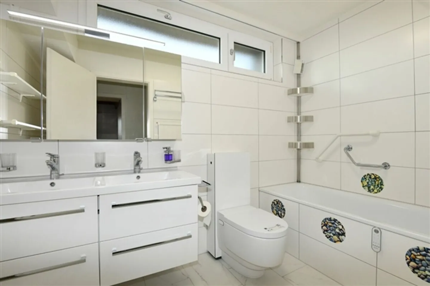 «Charmantes 6.5-Zimmer-Einfamilienhaus mit Wintergarten, grosser Terrasse und Garten in ruhiger Lage von Wettingen» - Foto 5 von 16