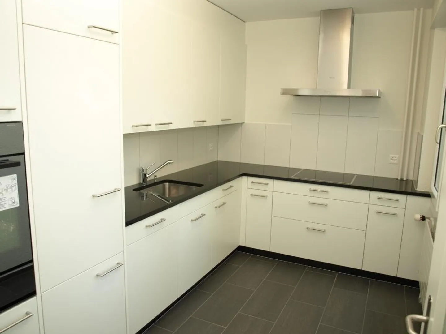 Sogno abitativo: appartamento di 5,5 stanze / Centrale con vista sul verde! - Foto 2 di 10