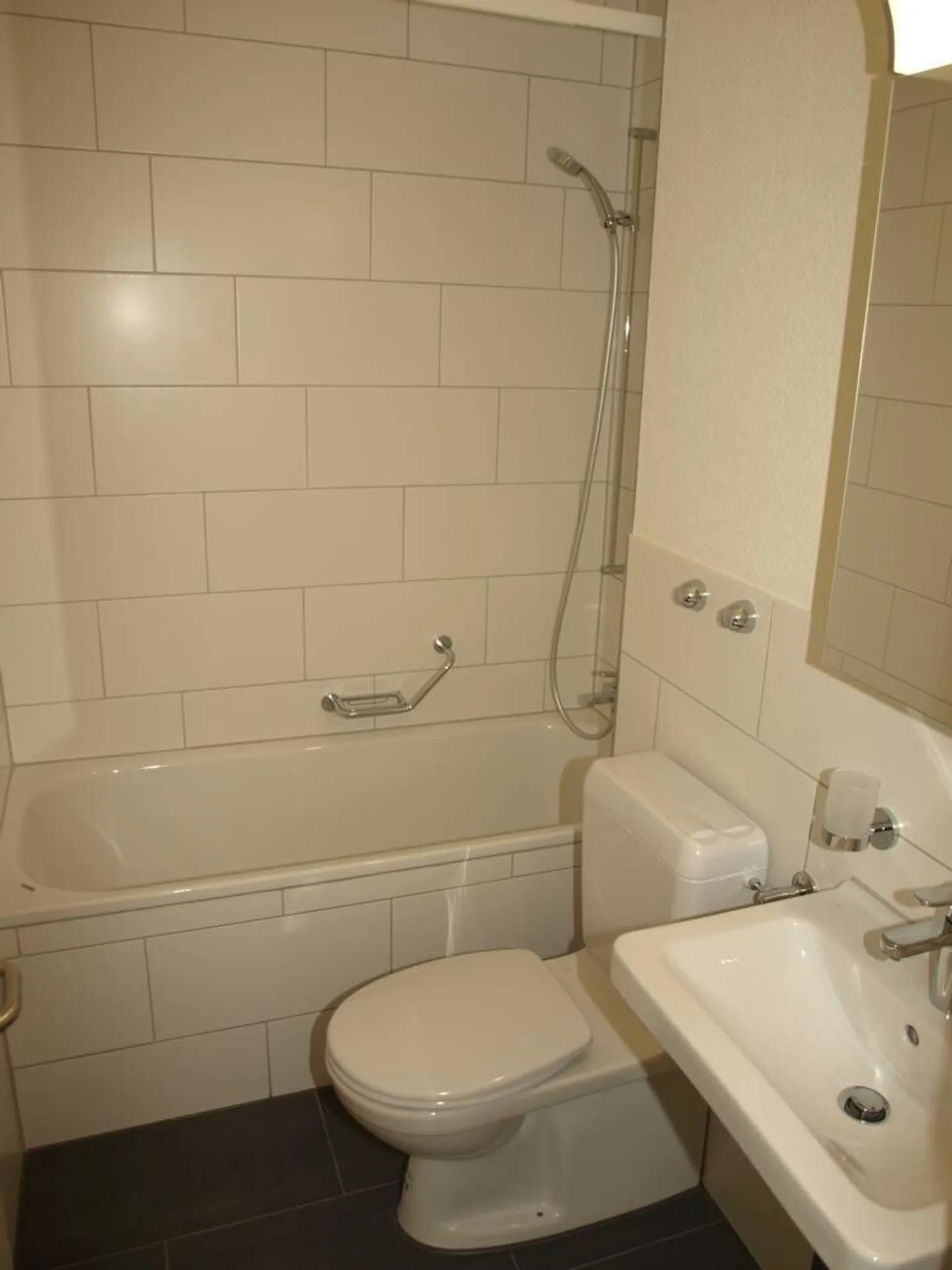 Sogno abitativo: appartamento di 5,5 stanze / Centrale con vista sul verde! - Foto 3 di 10