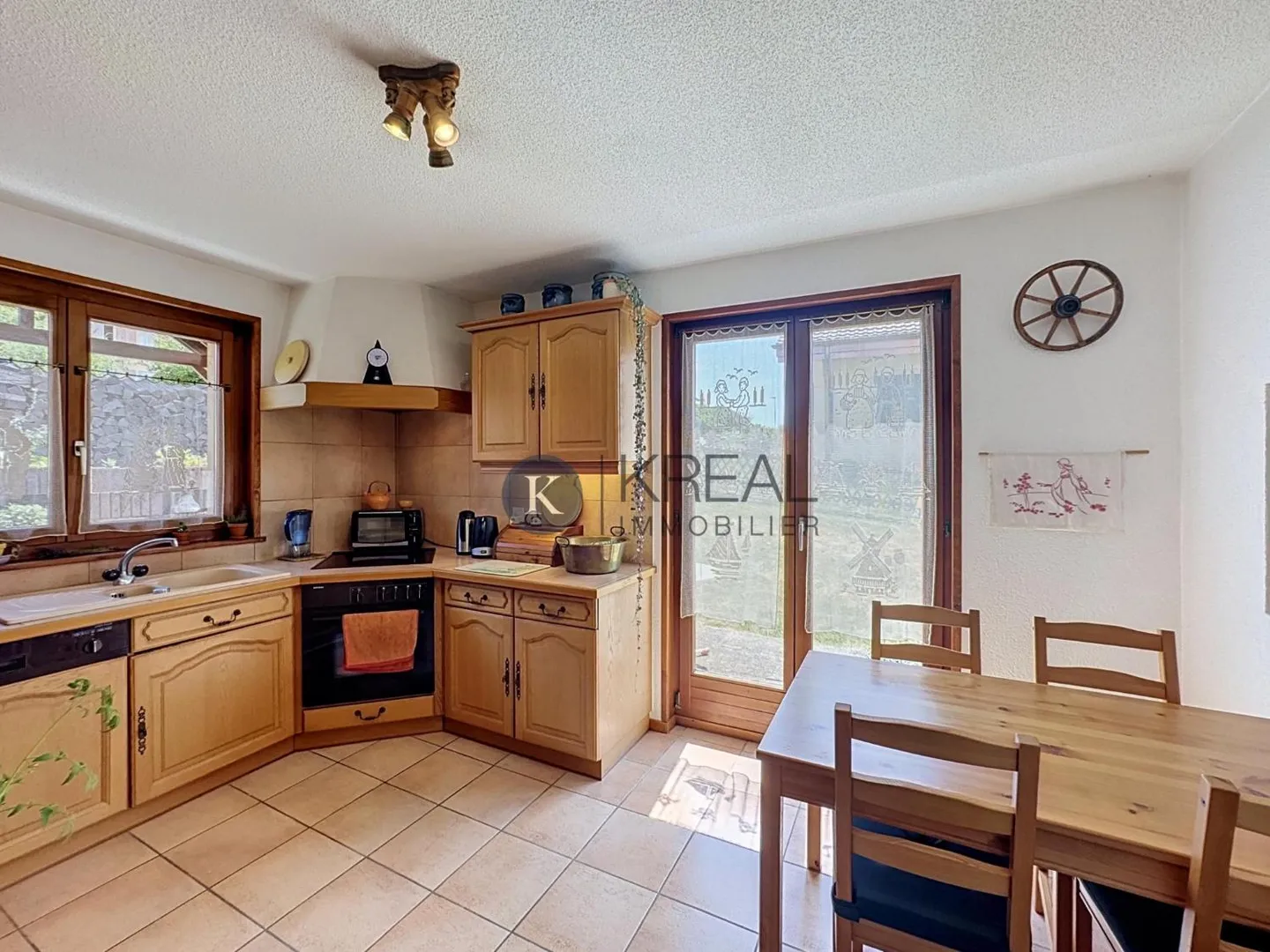 Apartment in sought-after residential area: 5.5-room villa with beautiful rooms and fenced garden - Photo 2 of 13