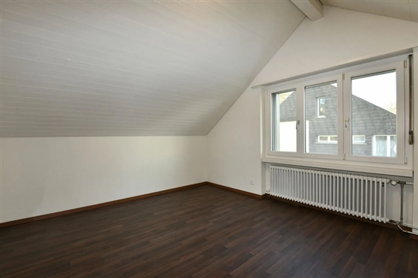 «Charmantes 6.5-Zimmer-Einfamilienhaus mit Wintergarten, grosser Terrasse und Garten in ruhiger Lage von Wettingen» - Foto 7 von 16