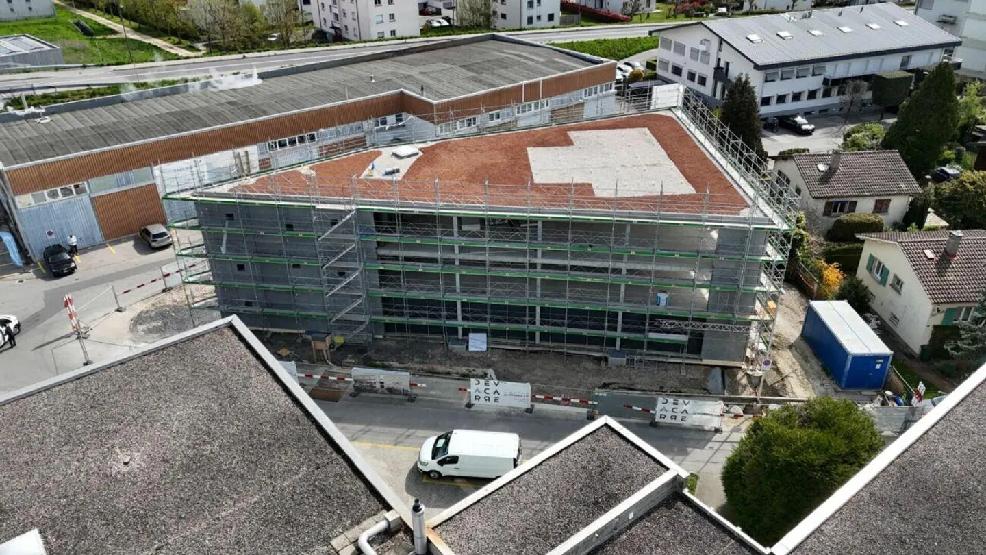 3 Flächen von 356 m2 pro Etage (Erdgeschoss + 1. + 2. Etage) - Foto 5 von 9