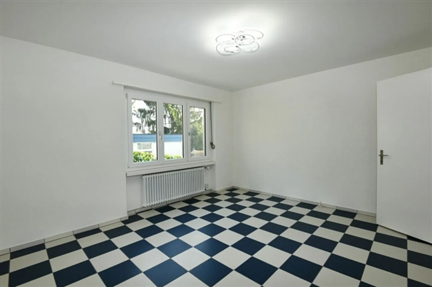 «Charmantes 6.5-Zimmer-Einfamilienhaus mit Wintergarten, grosser Terrasse und Garten in ruhiger Lage von Wettingen» - Foto 9 von 16