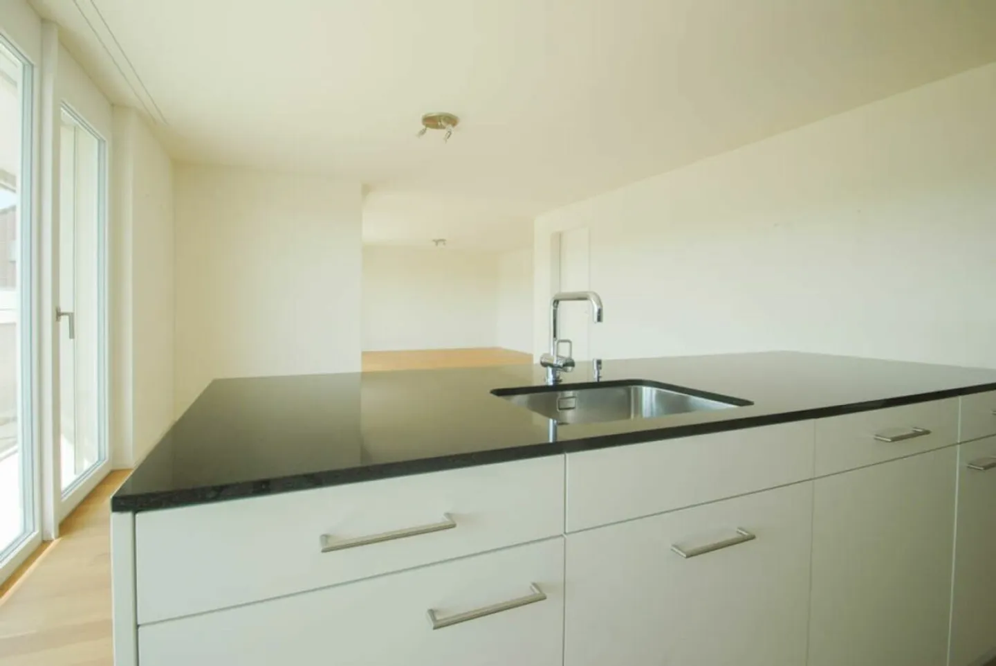 Modern 3.5-Room Apartment - Photo 4 of 11