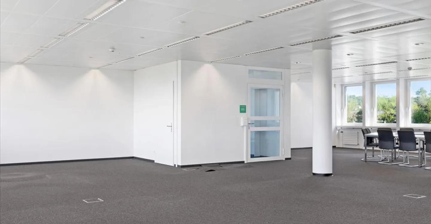 Office space for rent - Photo 3 of 9