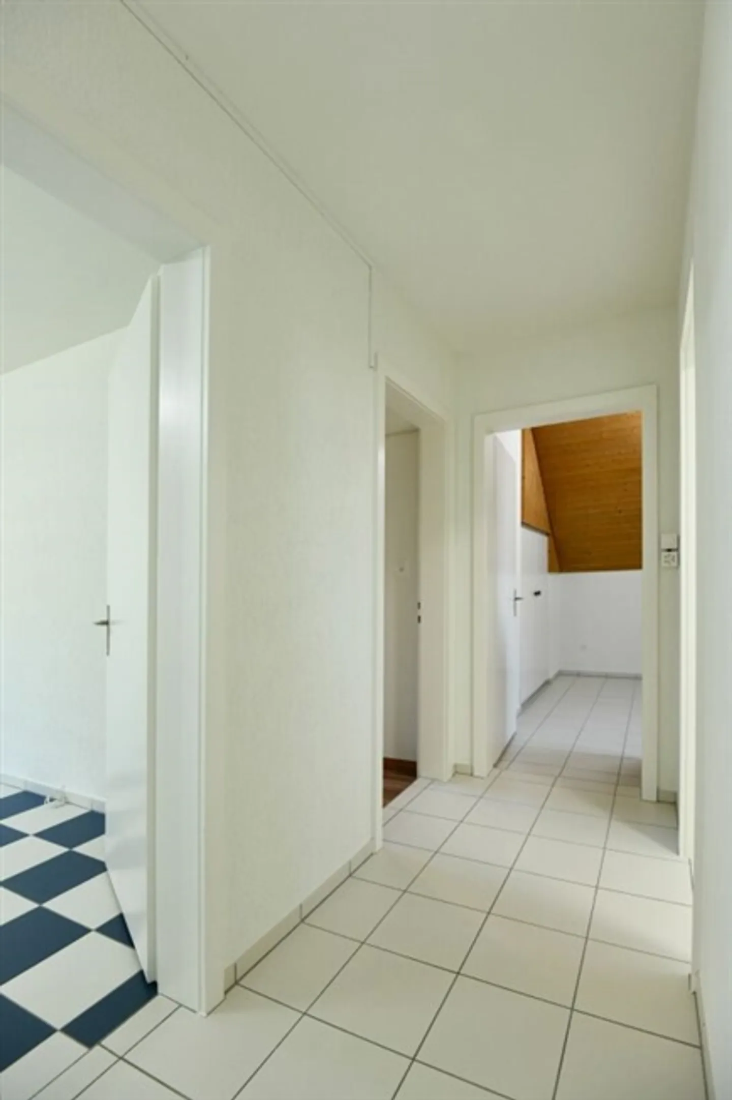 «Charmantes 6.5-Zimmer-Einfamilienhaus mit Wintergarten, grosser Terrasse und Garten in ruhiger Lage von Wettingen» - Foto 12 von 16