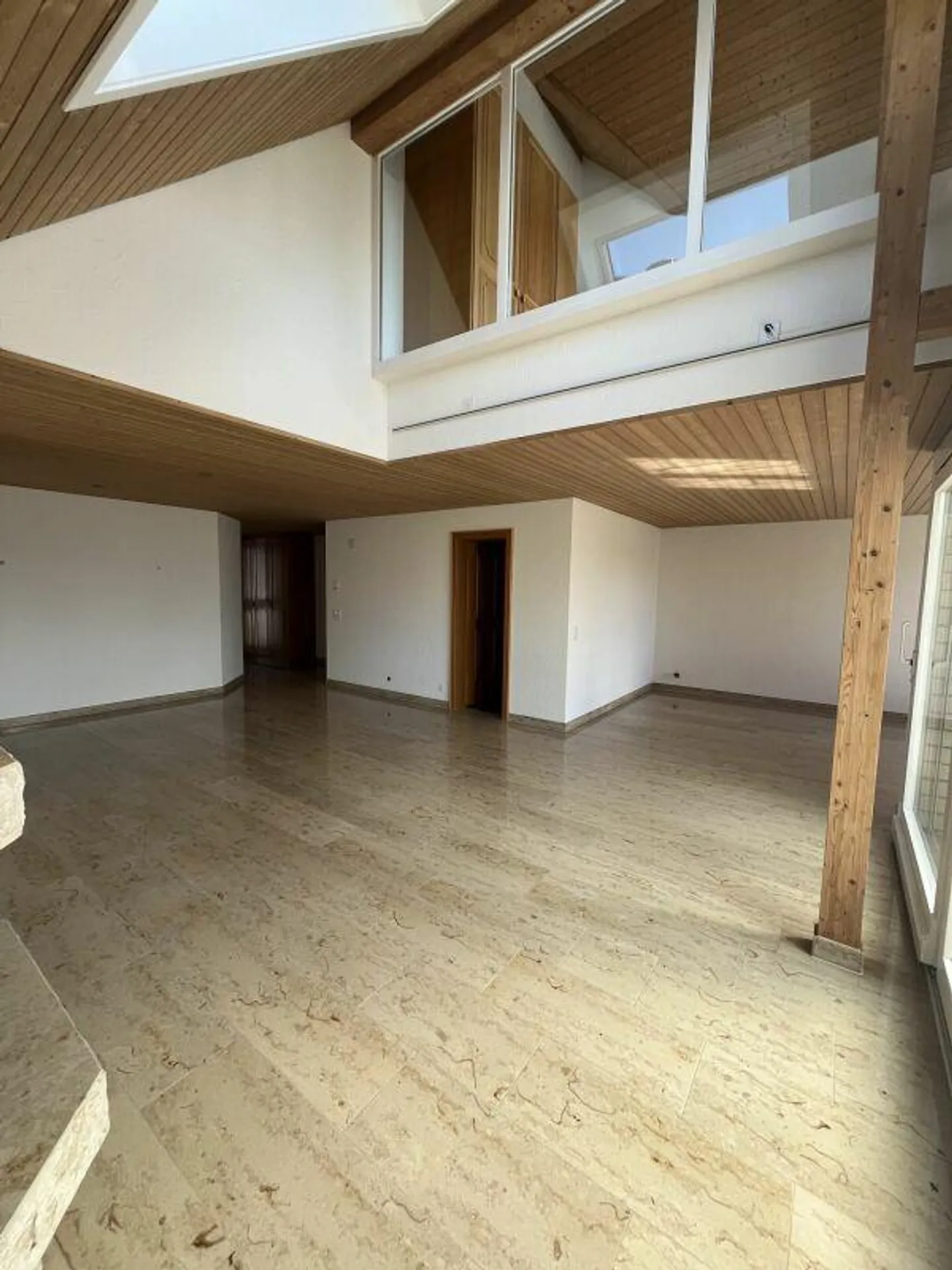 5.5-Room Attic Maisonette Apartment - Photo 2 of 28