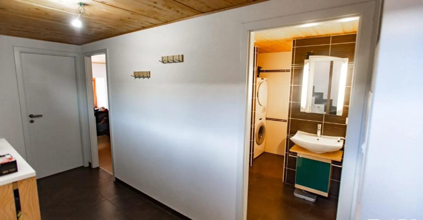 3 1/2 in attic/duplex fully renovated - Photo 7 of 11
