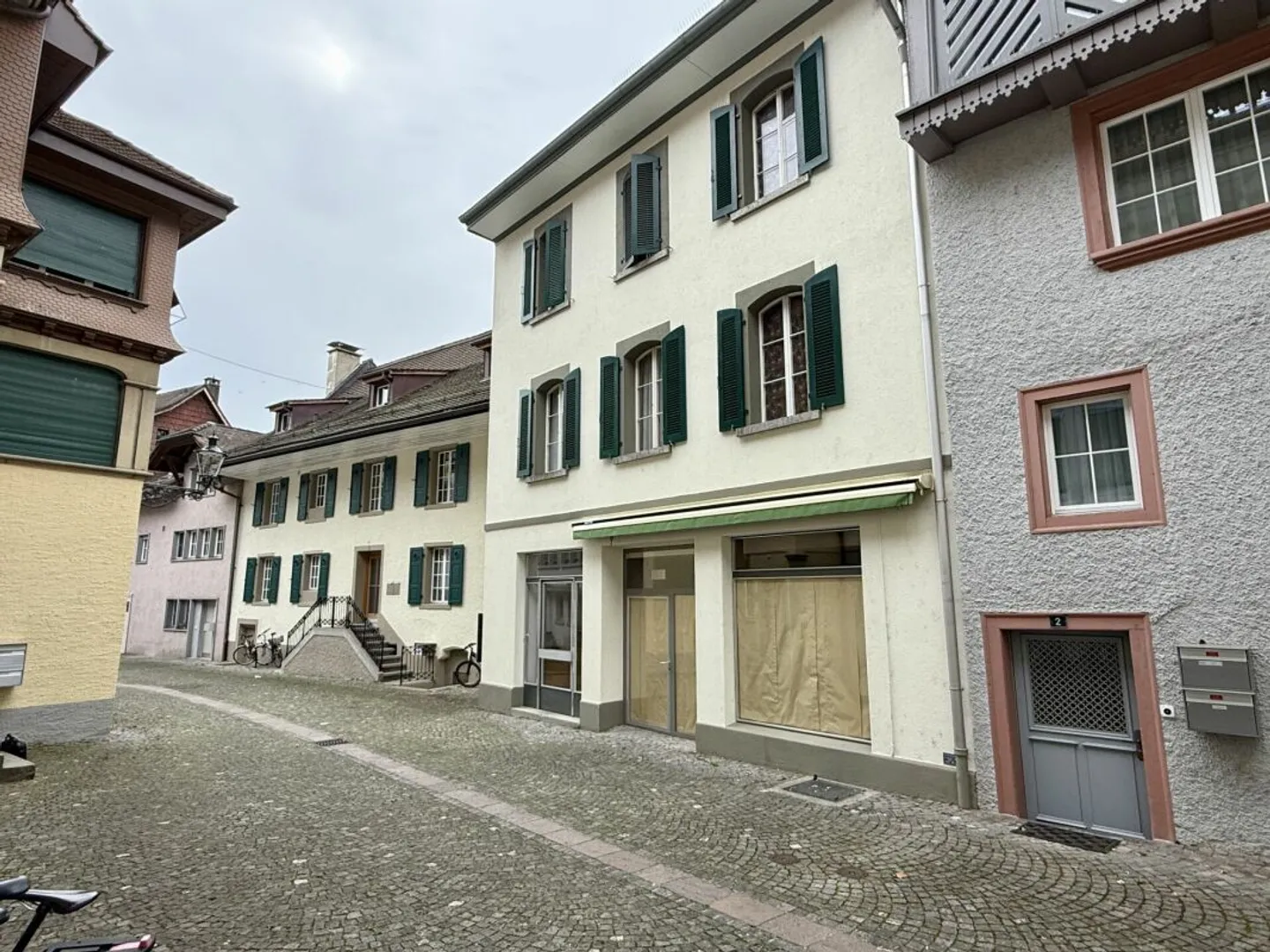 Historischer Charme trifft vielseitiges Potenzial! Wohn- & Geschäftshaus in Zofingen - Foto 1 von 18