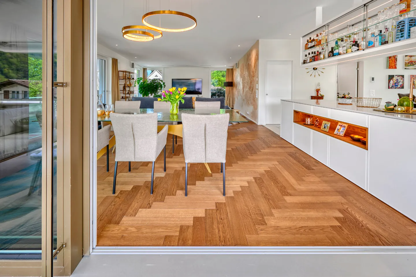 Exclusive 4.5-room penthouse apartment with fantastic mountain views - Photo 3 of 11