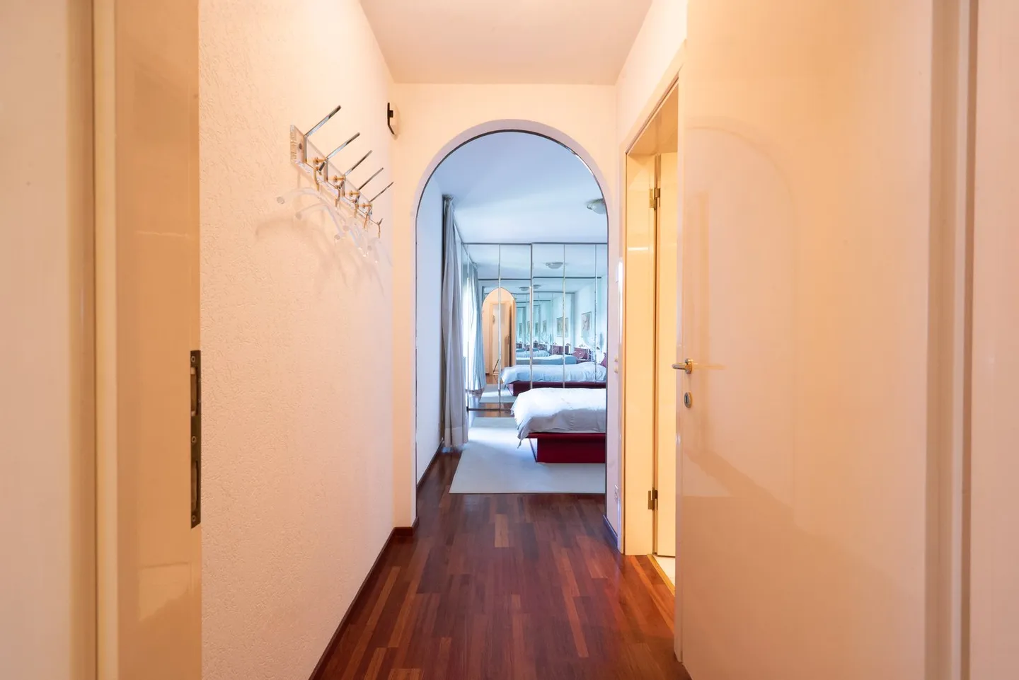 Appartement mit großer Terrasse und Seeblick sowie Bootsliegeplatz im privaten Hafen in Melide - Foto 8 von 12