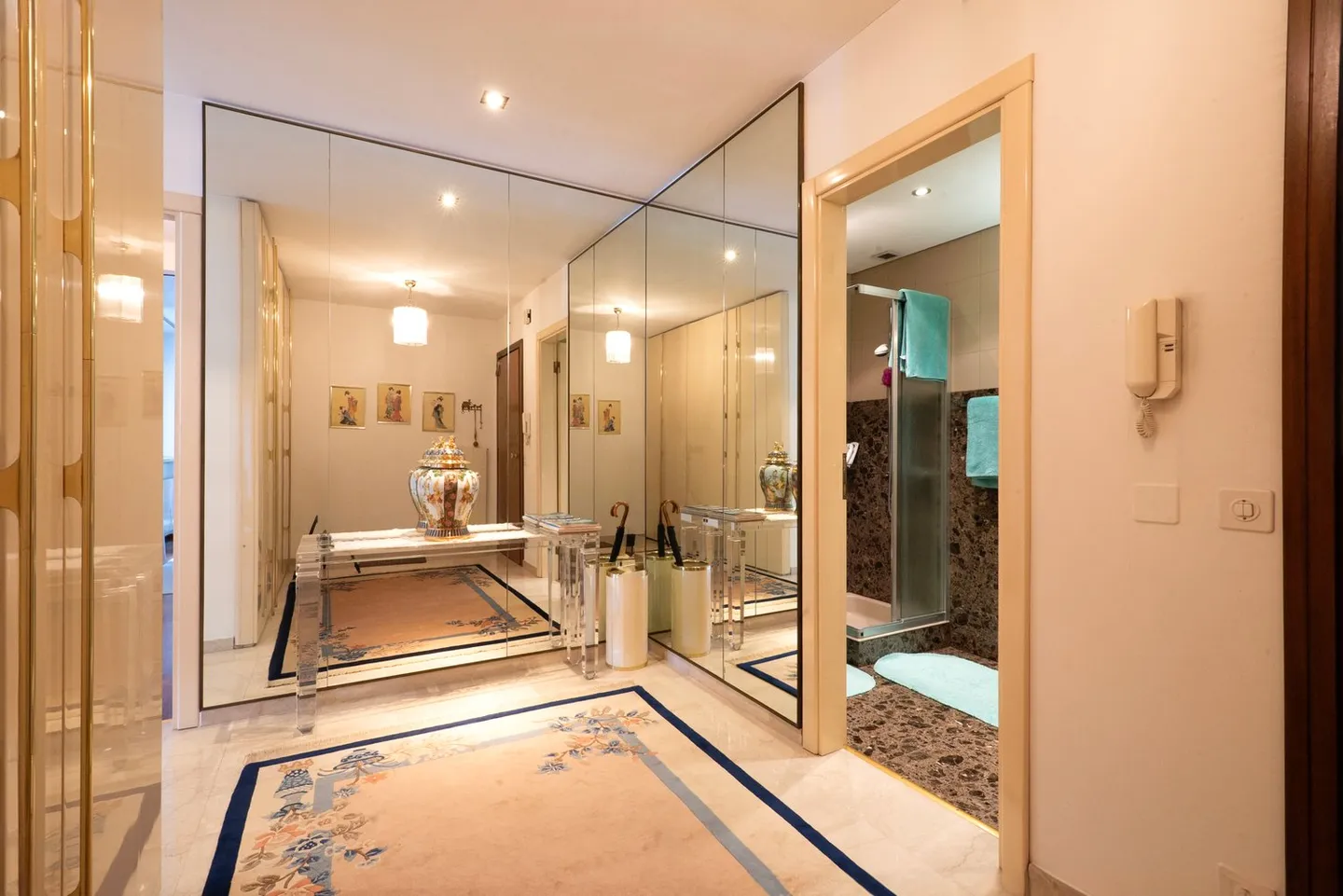 Appartement mit großer Terrasse und Seeblick sowie Bootsliegeplatz im privaten Hafen in Melide - Foto 11 von 12