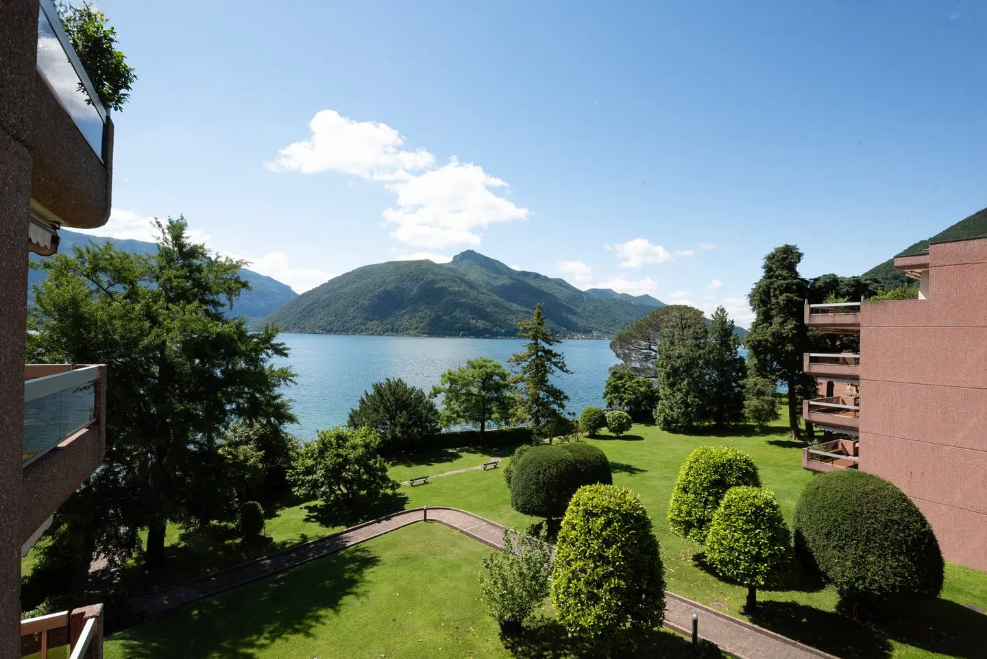 Appartement mit großer Terrasse und Seeblick sowie Bootsliegeplatz im privaten Hafen in Melide - Foto 12 von 12