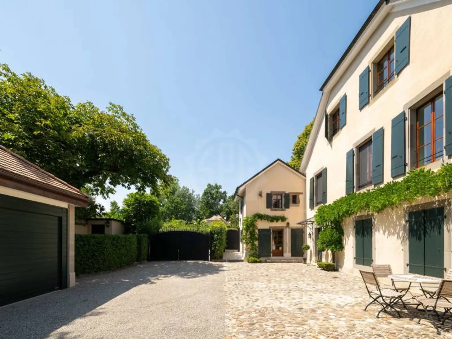 Villa Elegante a Vandœuvres - Foto 2 di 12