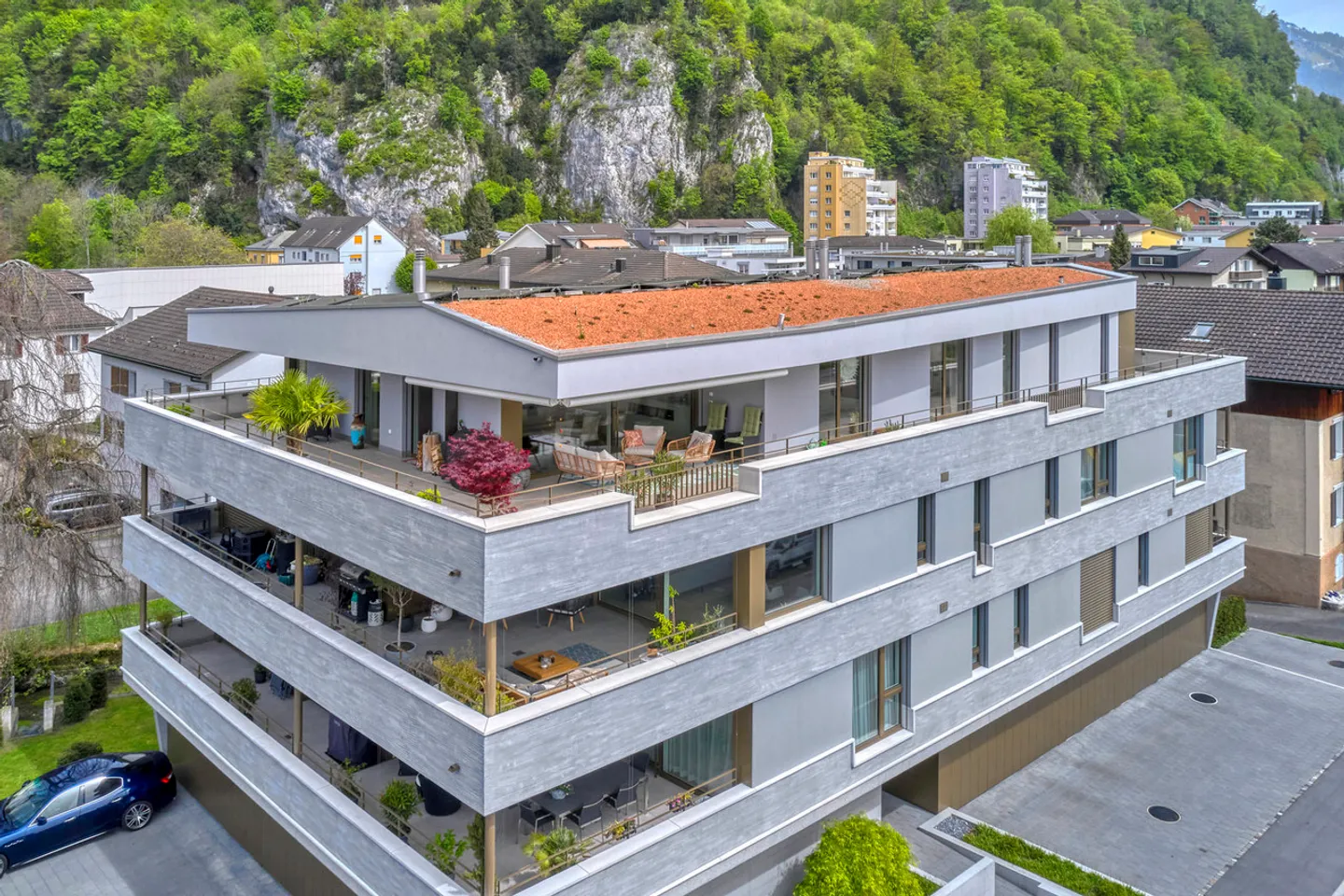 Exclusive 4.5-room penthouse apartment with fantastic mountain views - Photo 1 of 11