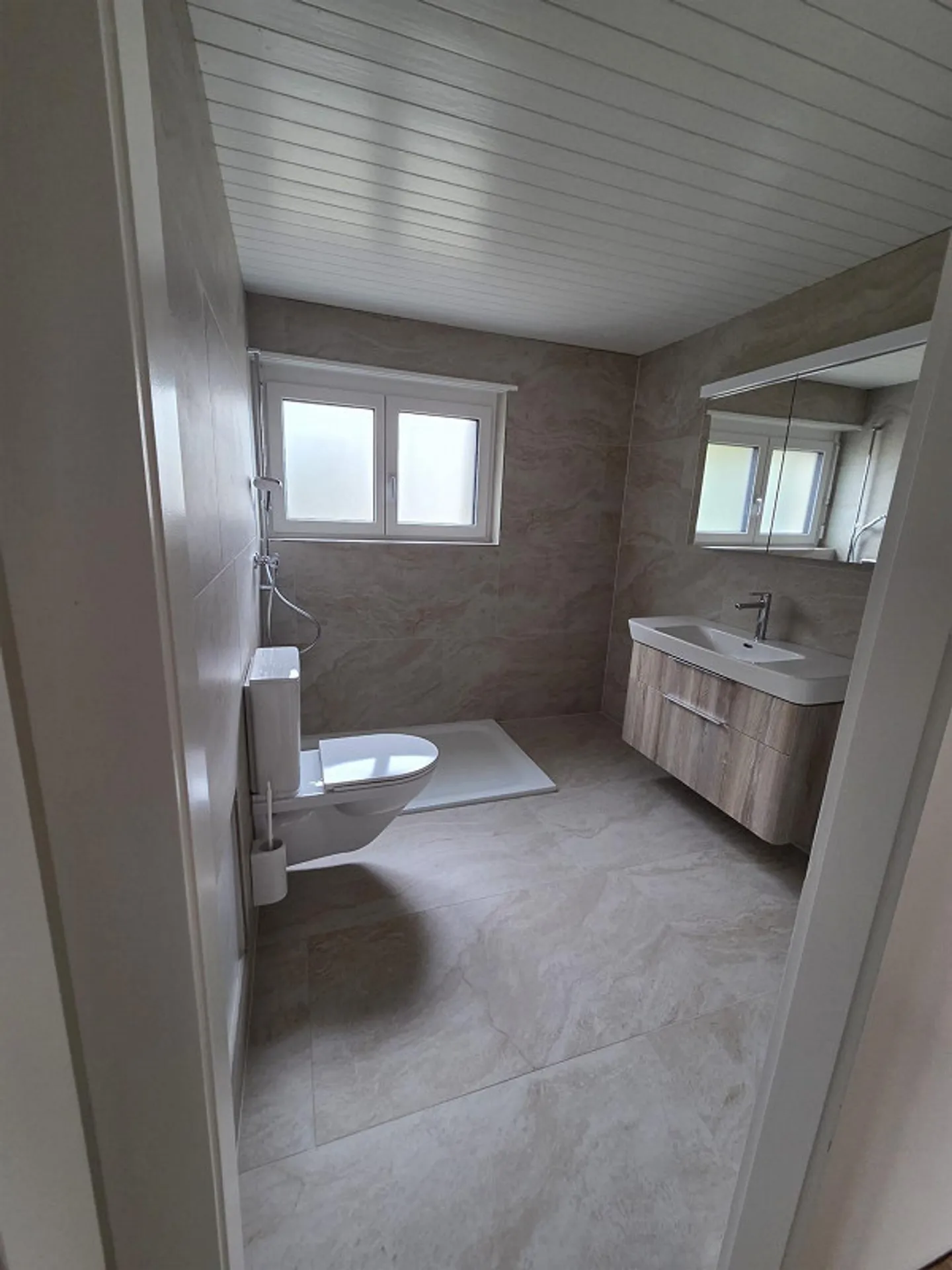 Appartement 2,5 pièces fraîchement rénové au 1er étage, emplacement calme et ensoleillé - Photo 7 sur 8