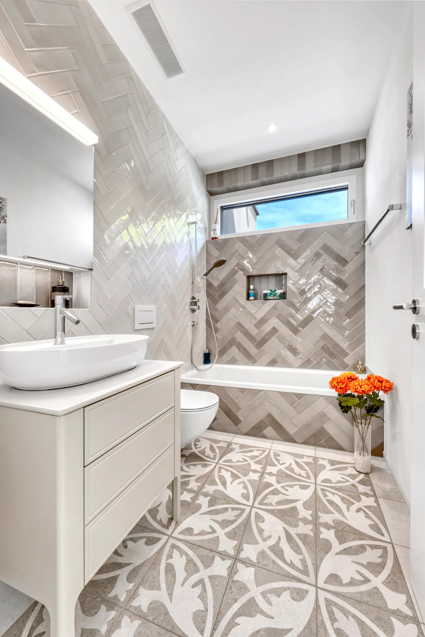 Exclusive 4.5-room penthouse apartment with fantastic mountain views - Photo 8 of 11