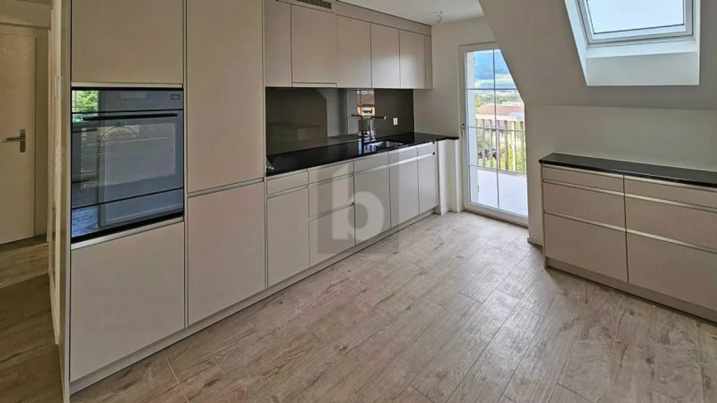 CON TERRAZZA PRIVATA SUL TETTO & VISTA PANORAMICA - Foto 1 di 6