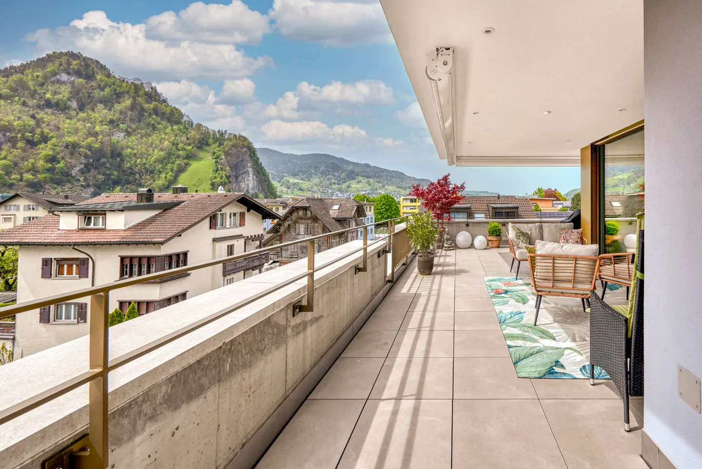 Exclusive 4.5-room penthouse apartment with fantastic mountain views - Photo 10 of 11