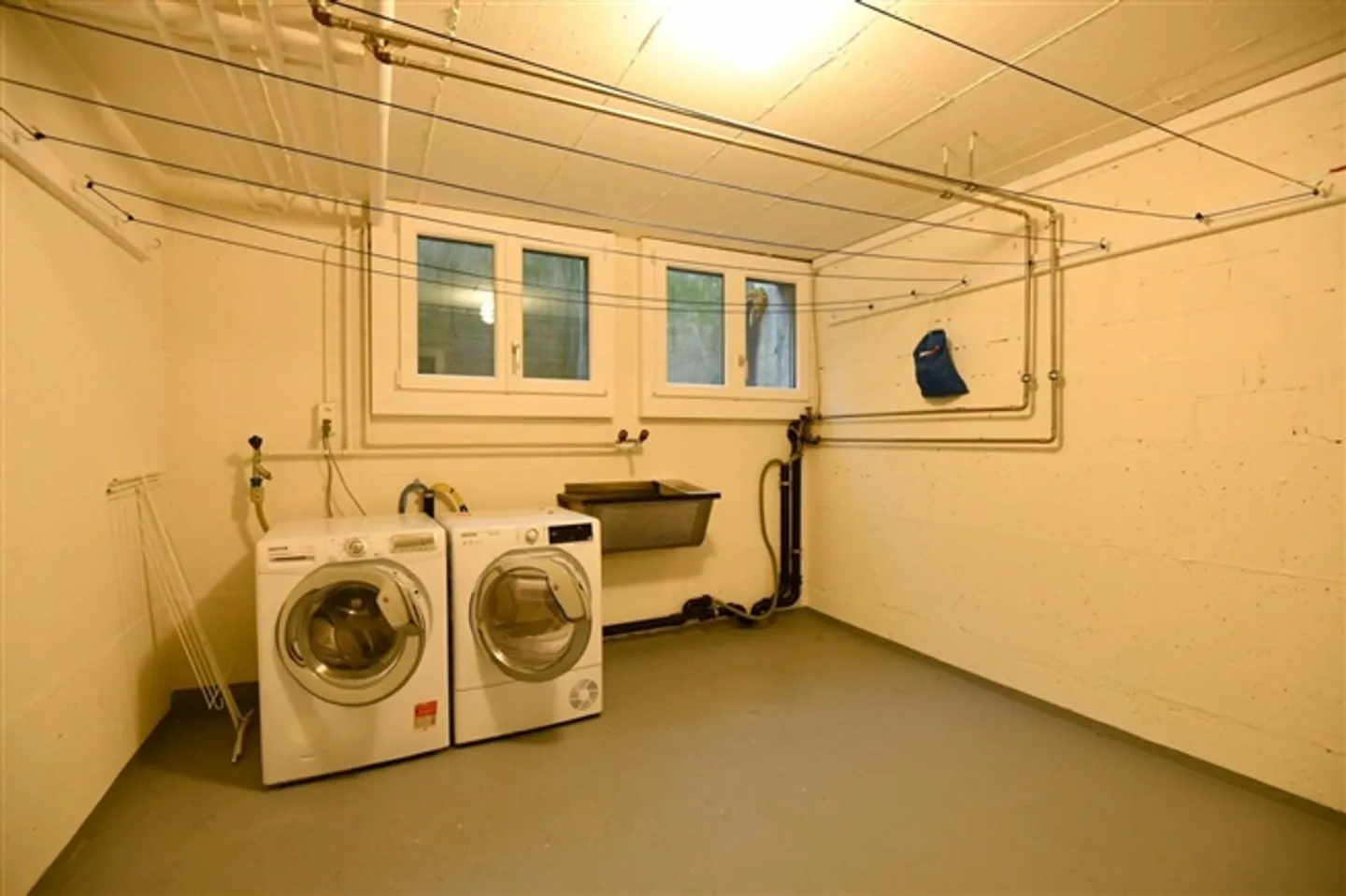 «Charmantes 6.5-Zimmer-Einfamilienhaus mit Wintergarten, grosser Terrasse und Garten in ruhiger Lage von Wettingen» - Foto 15 von 16