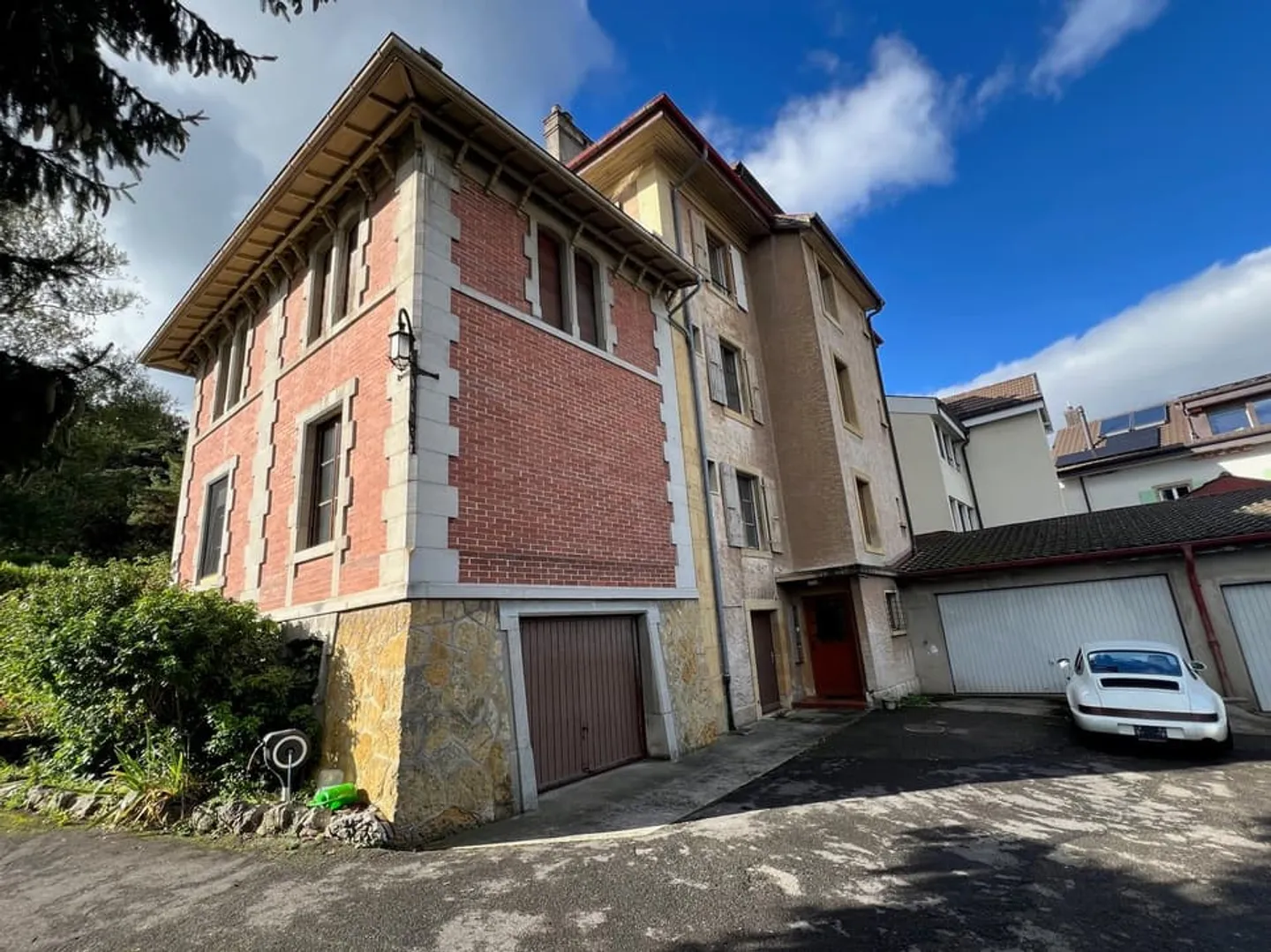 Colombier (Milvignes) - Wohngebäude mit 3 Einheiten und Garagen - Foto 1 von 13