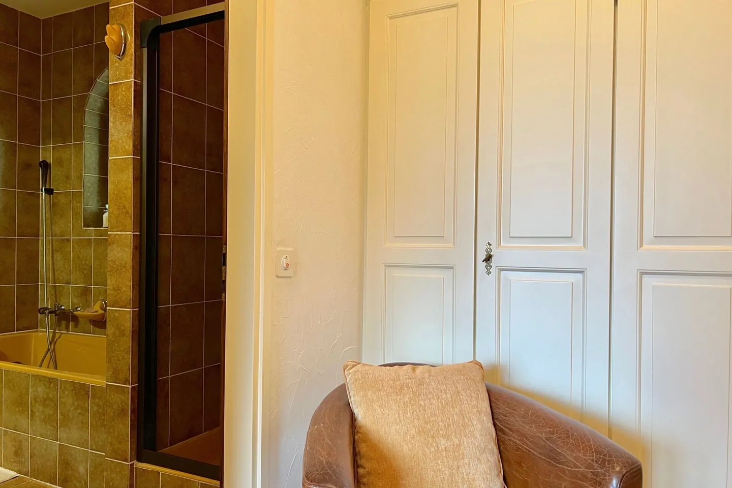 NEW PRICE!!! Villa with pool and plenty of space for family & friends - Photo 43 of 48