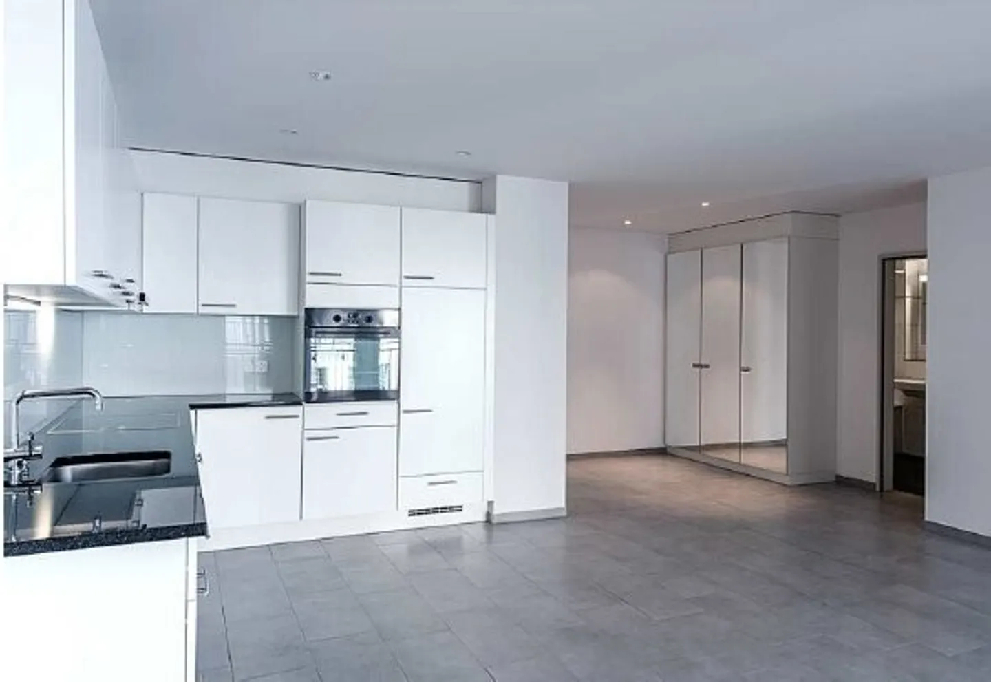 Modern apartment right by the Oerlikon train station! - Photo 2 of 7