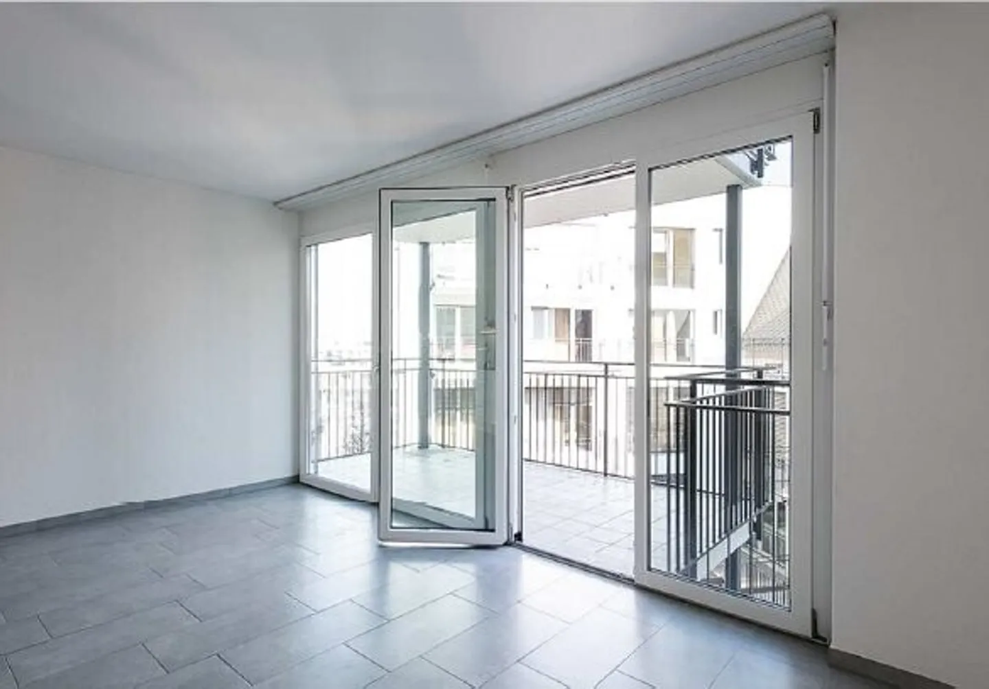 Modern apartment right by the Oerlikon train station! - Photo 4 of 7