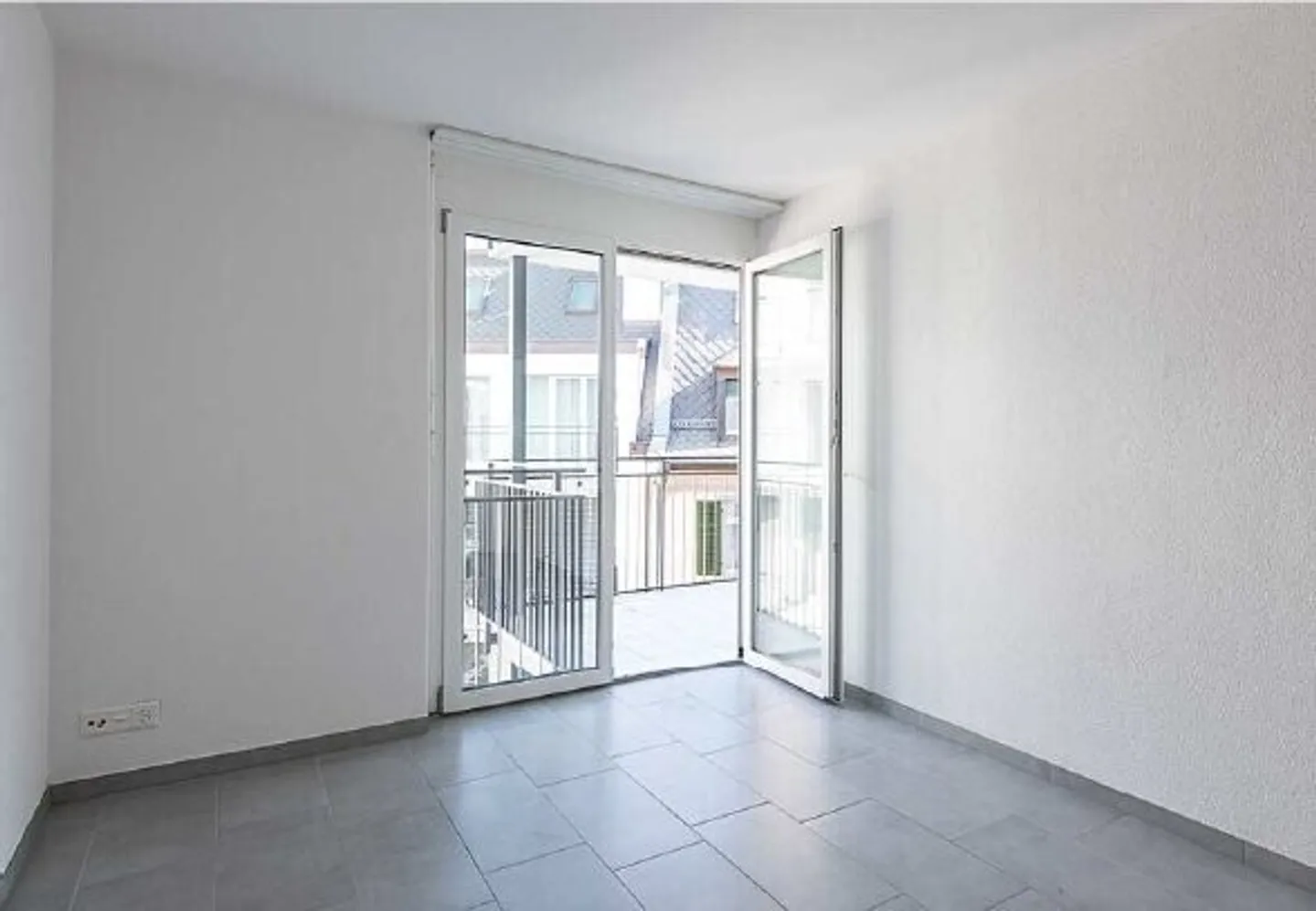 Modern apartment right by the Oerlikon train station! - Photo 5 of 7