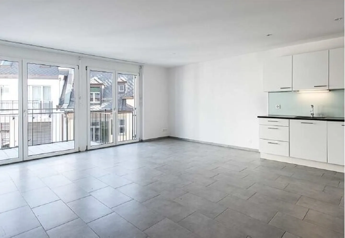 Modern apartment right by the Oerlikon train station! - Photo 3 of 7