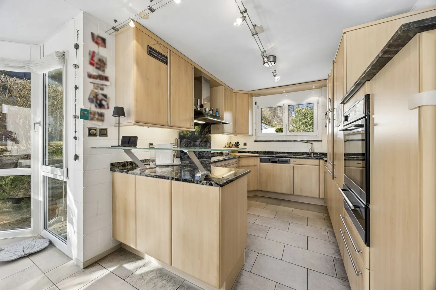 Familienfreundliches Eckhaus - Foto 2 von 13