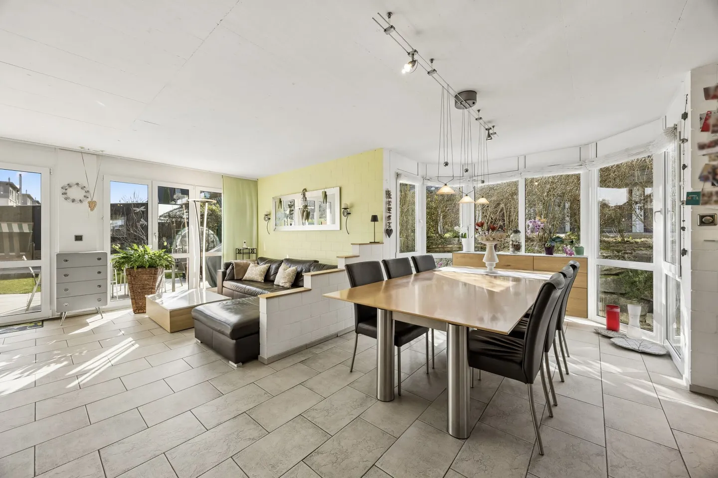 Familienfreundliches Eckhaus - Foto 3 von 13