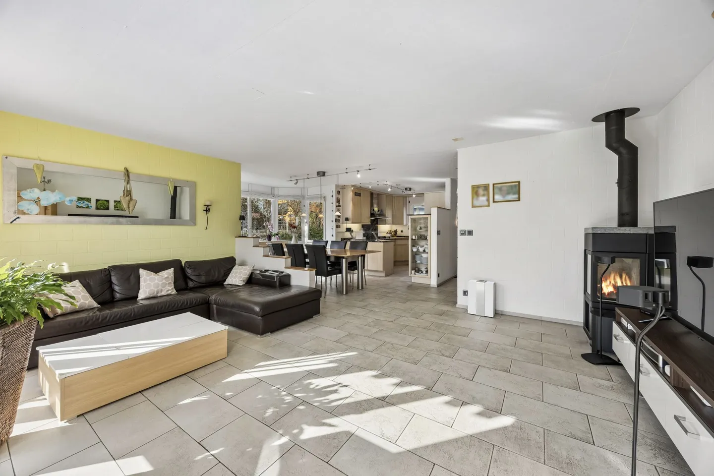 Familienfreundliches Eckhaus - Foto 4 von 13