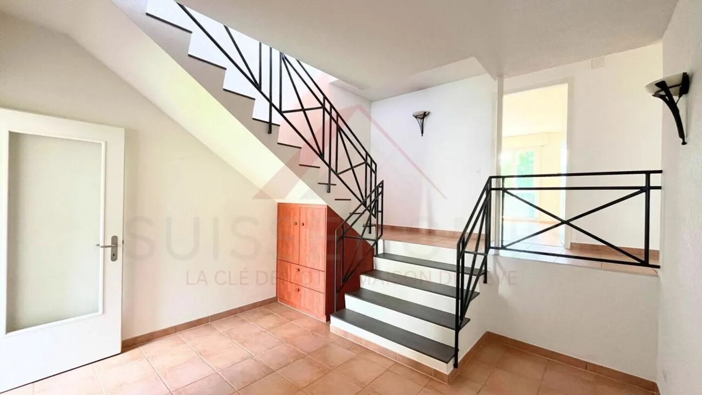 Échallens - spazioso appartamento di 122 m² con balcone, camino e soffitta da ristrutturare - Foto 3 di 22