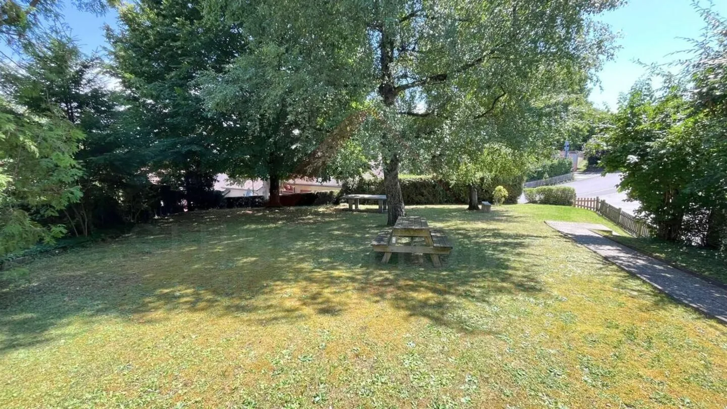 Échallens - spazioso appartamento di 122 m² con balcone, camino e soffitta da ristrutturare - Foto 4 di 22