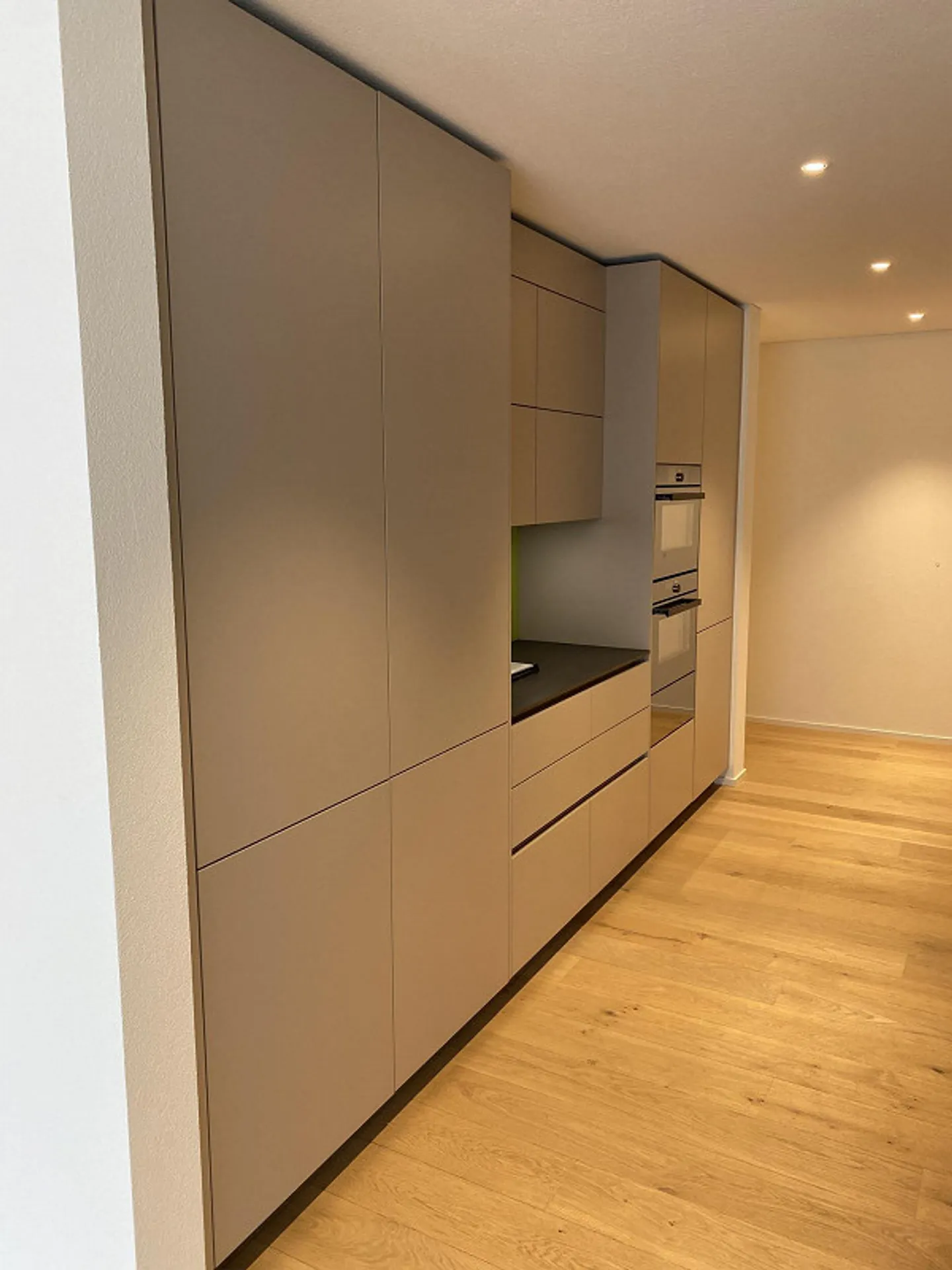 Appartamento con standard di proprietà e grande terrazza in affitto - Foto 6 di 17