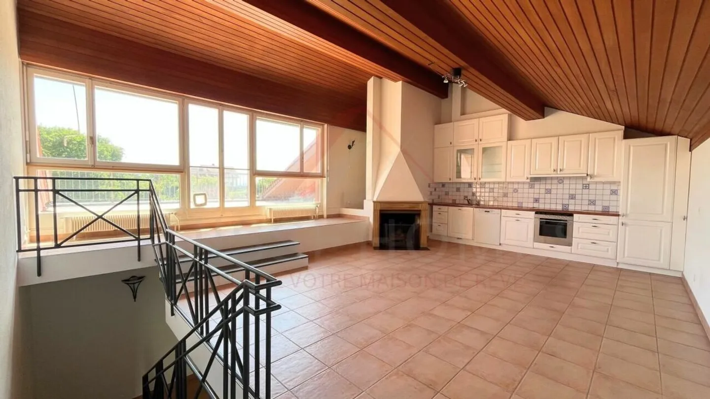 Échallens - spazioso appartamento di 122 m² con balcone, camino e soffitta da ristrutturare - Foto 6 di 22