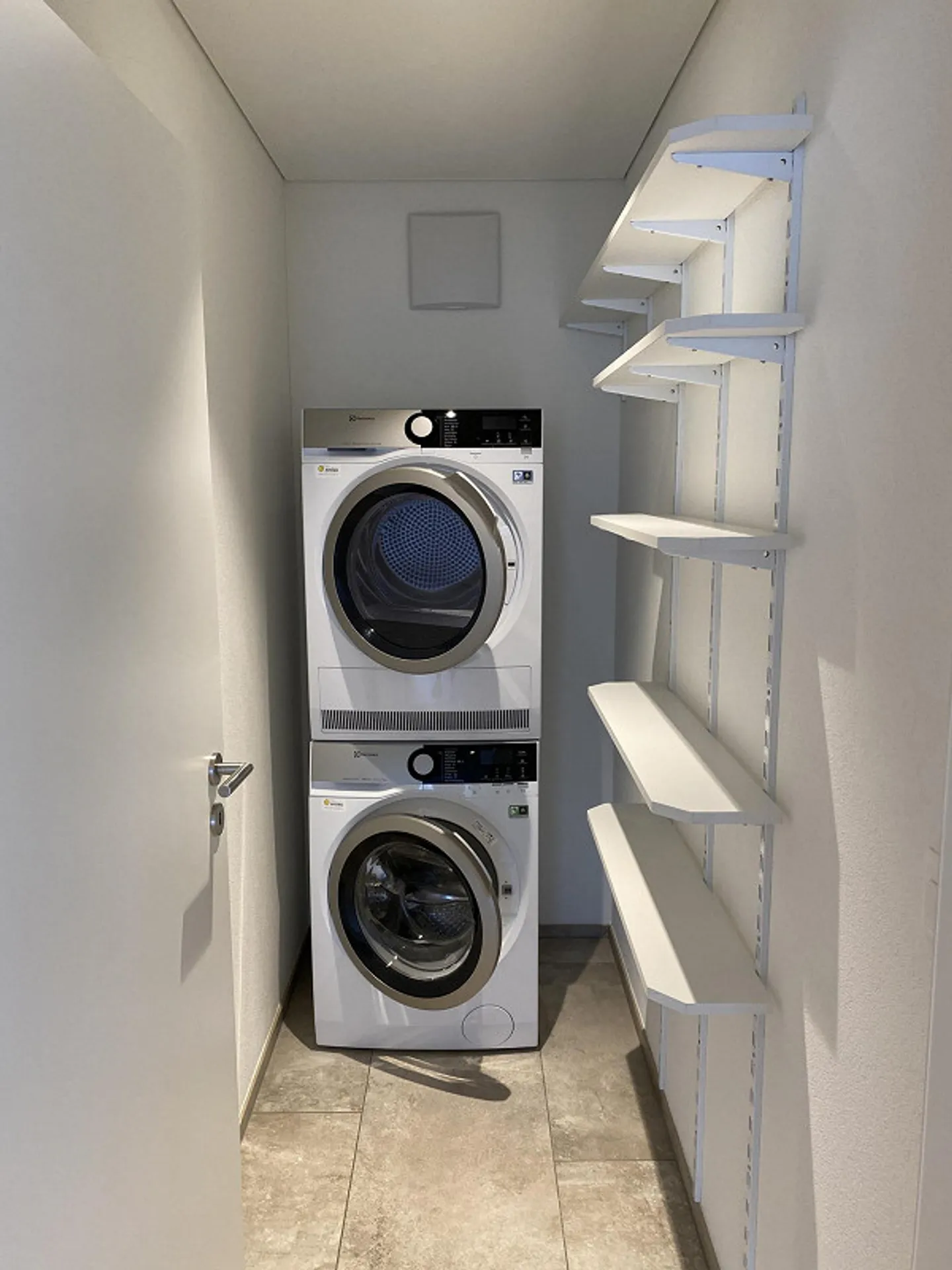 Appartamento con standard di proprietà e grande terrazza in affitto - Foto 10 di 17