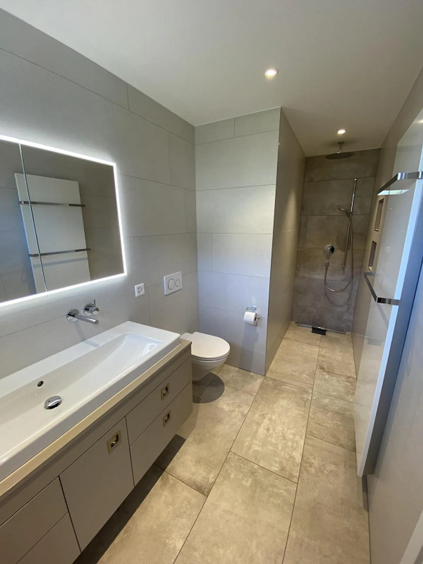 Appartamento con standard di proprietà e grande terrazza in affitto - Foto 14 di 17