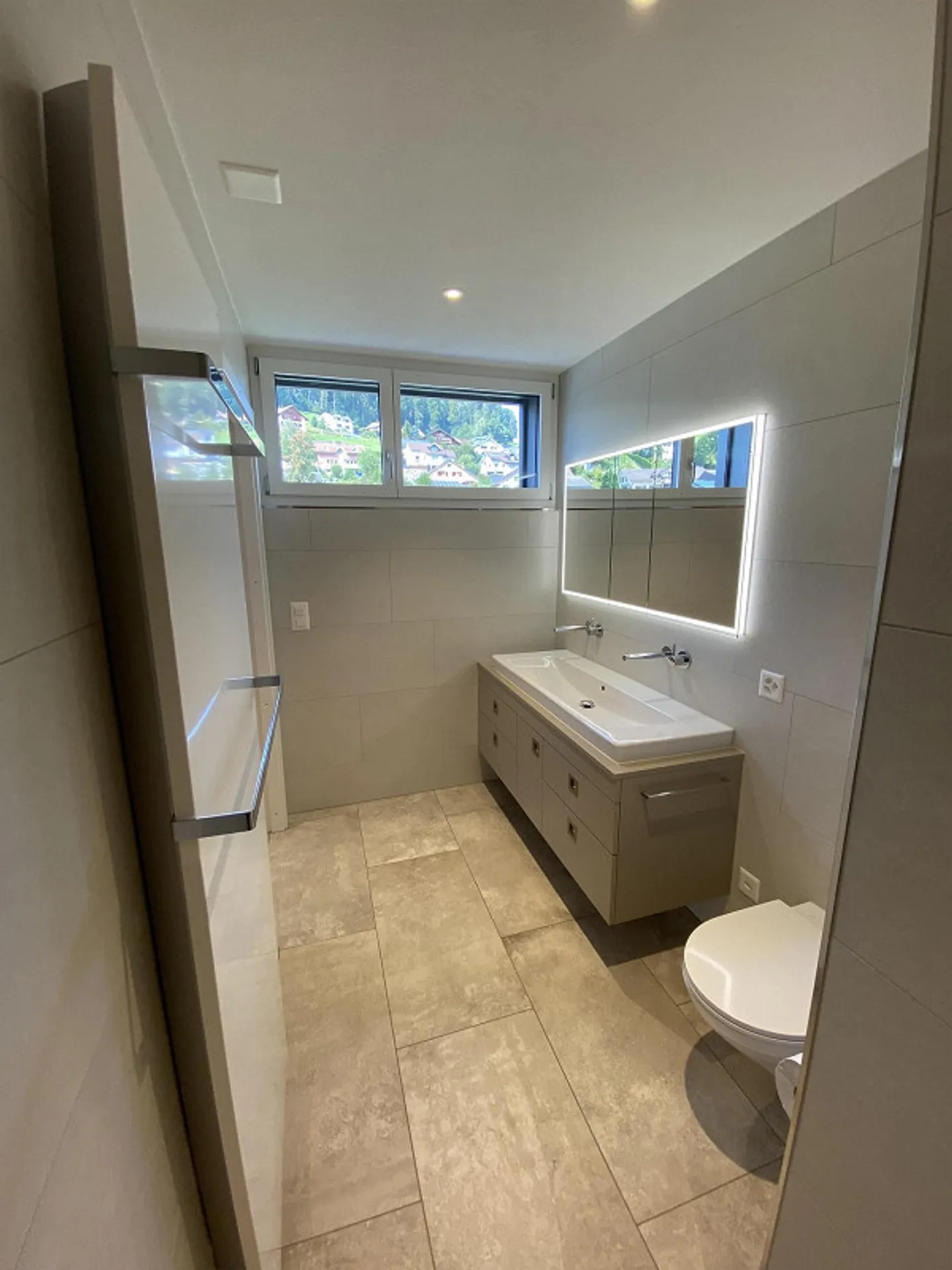 Appartamento con standard di proprietà e grande terrazza in affitto - Foto 15 di 17