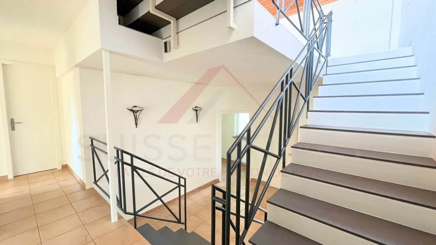 Échallens - spazioso appartamento di 122 m² con balcone, camino e soffitta da ristrutturare - Foto 11 di 22