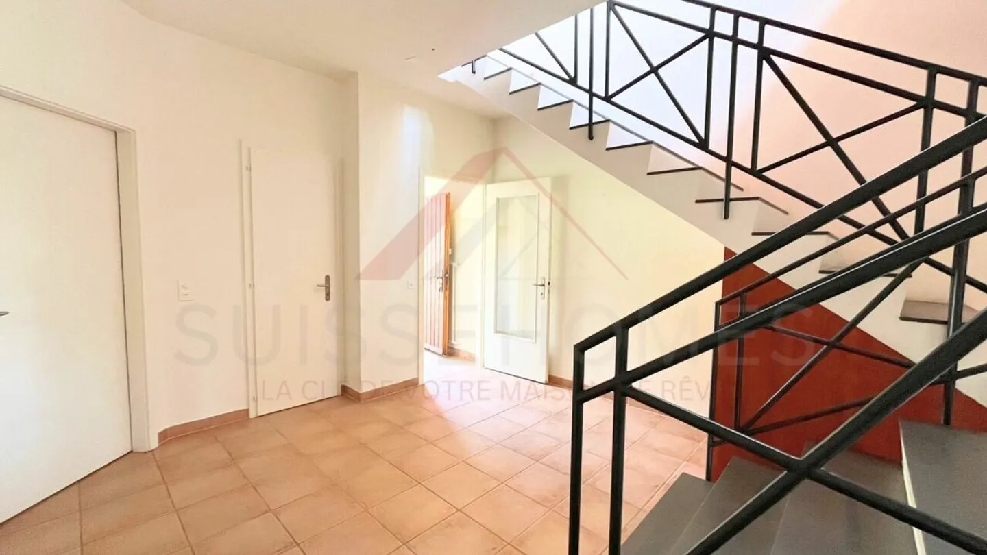 Échallens - spazioso appartamento di 122 m² con balcone, camino e soffitta da ristrutturare - Foto 12 di 22