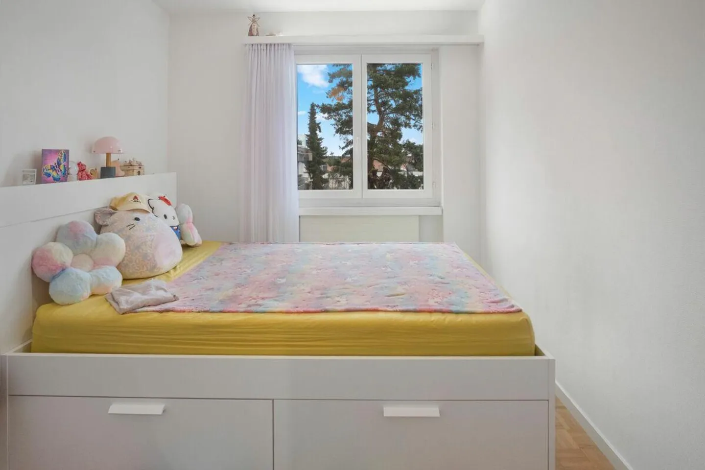 LIVING WITH A VIEW AND COMFORT... - Photo 13 of 25