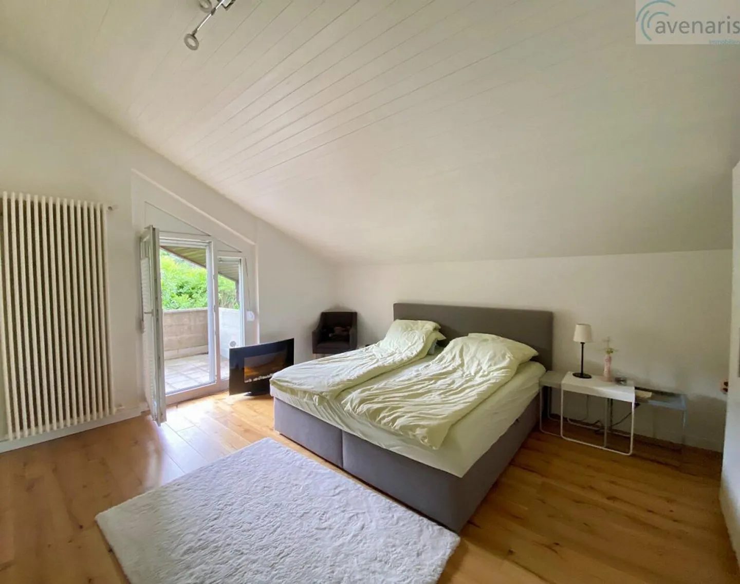Geräumiges Doppeleinfamilienhaus in ruhiger Lage - Foto 9 von 19