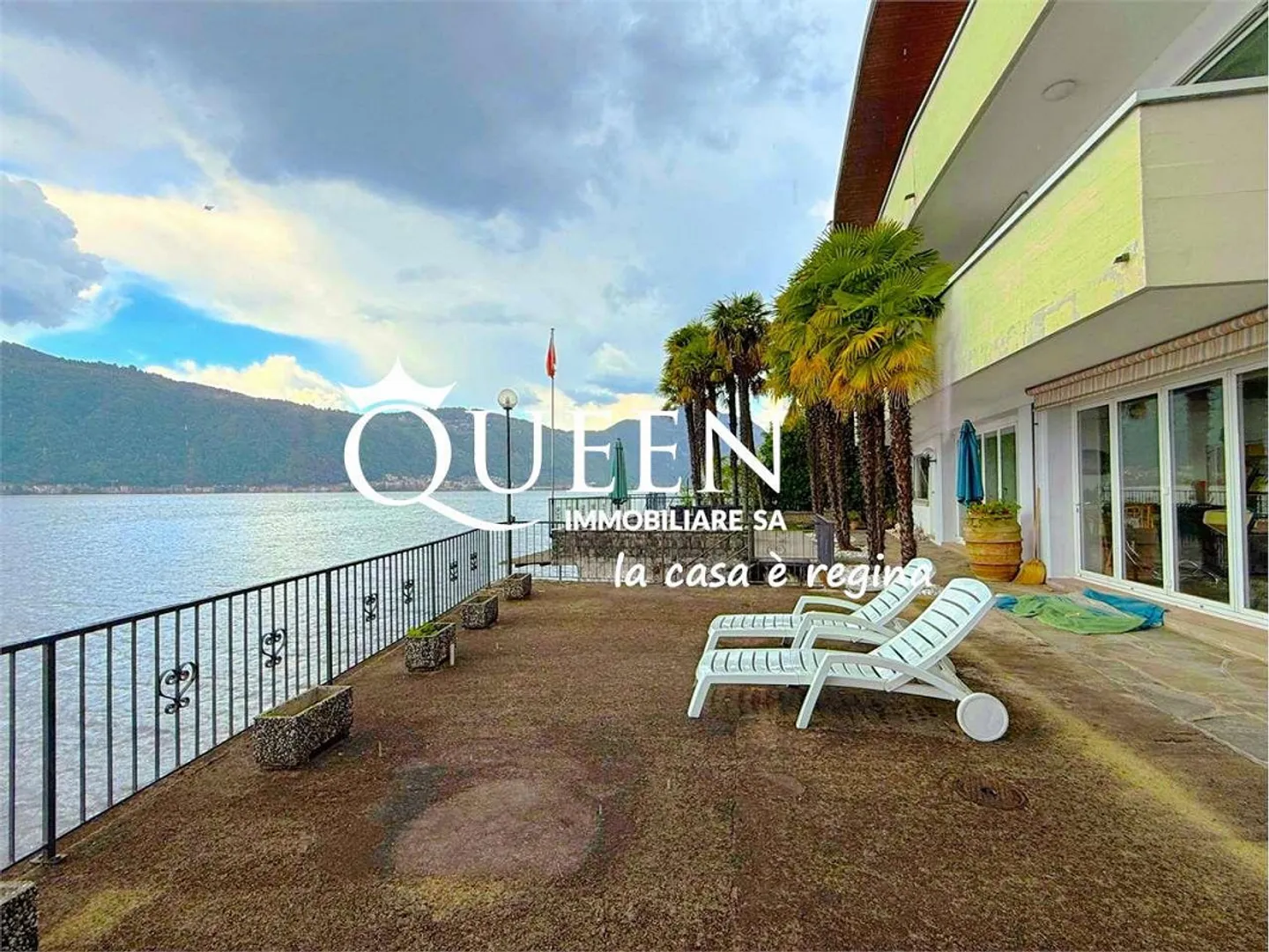 Bissone: Villa am Wasser, 6 Zimmer, 300 qm, Terrassen, Portico - Foto 2 von 13