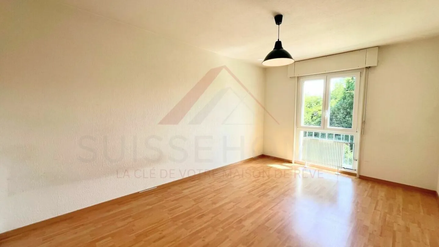 Échallens - spazioso appartamento di 122 m² con balcone, camino e soffitta da ristrutturare - Foto 16 di 22