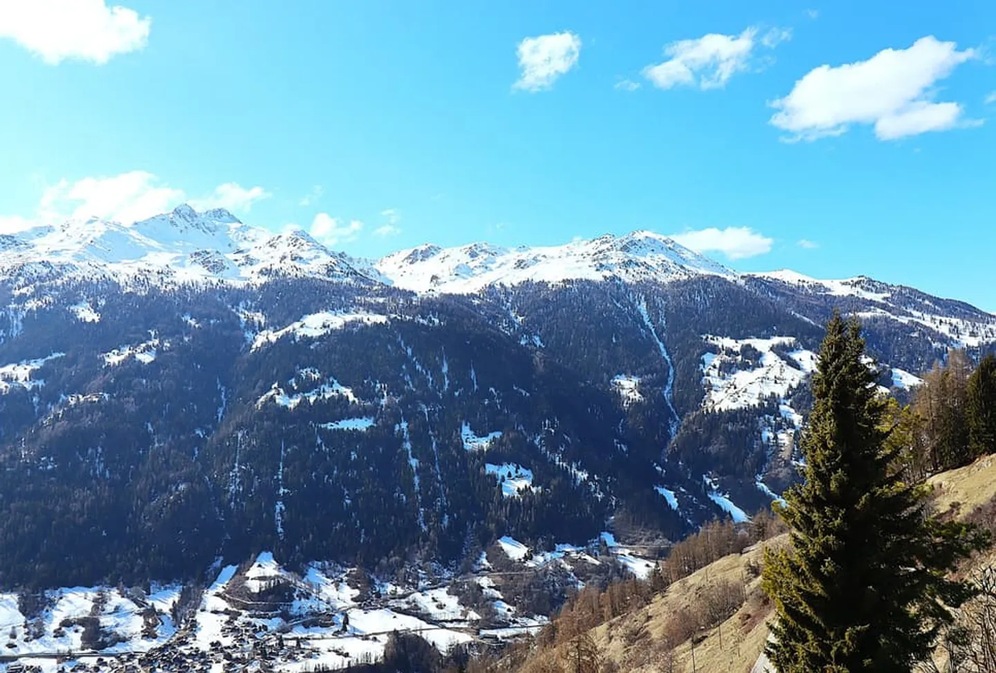 Semi-detached chalet with independent studio and beautiful unobstructed view - Photo 10 of 10