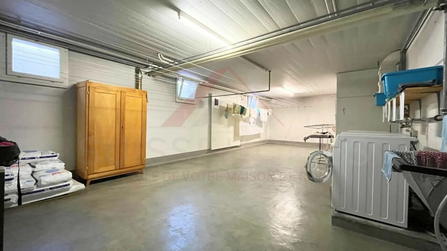 Échallens - spazioso appartamento di 122 m² con balcone, camino e soffitta da ristrutturare - Foto 21 di 22