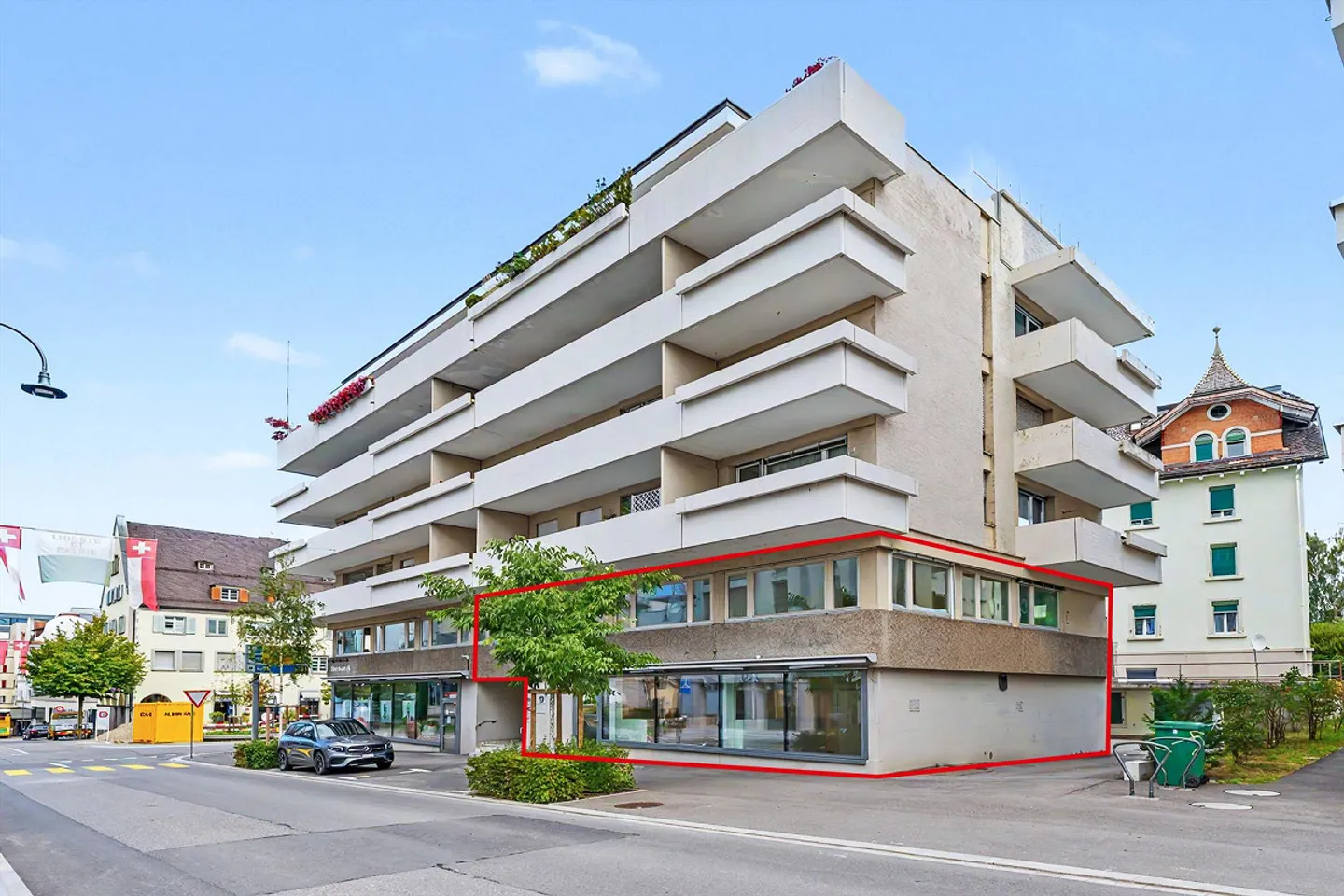 Shop (Ground Floor, 78 m2) and/or Offices (1st Floor, 122 m2) in Rorschach's Prime Location - Photo 1 of 15
