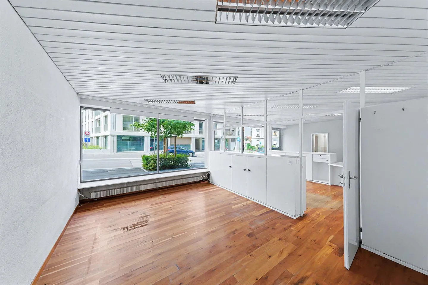Shop (Ground Floor, 78 m2) and/or Offices (1st Floor, 122 m2) in Rorschach's Prime Location - Photo 5 of 15